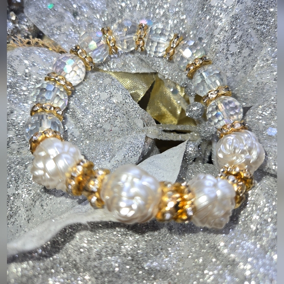 Fashion Jewelry I Clear White & Pearl I Fire Fly Pebble I Bracelet - Picture 2 of 3